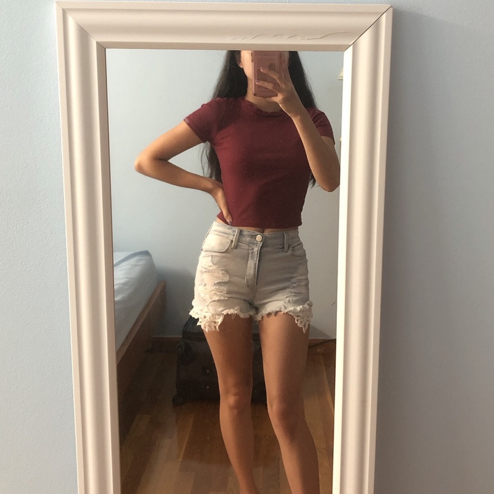 Maroon H&M fitted tee ✨